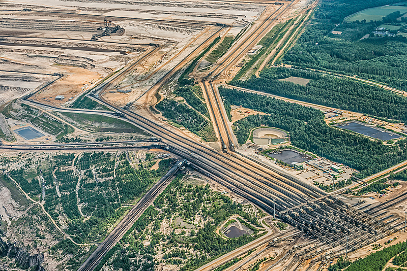 Illustration for article titled Aerial Photos of Coal Mining Pits Are Sublime and Terrifying